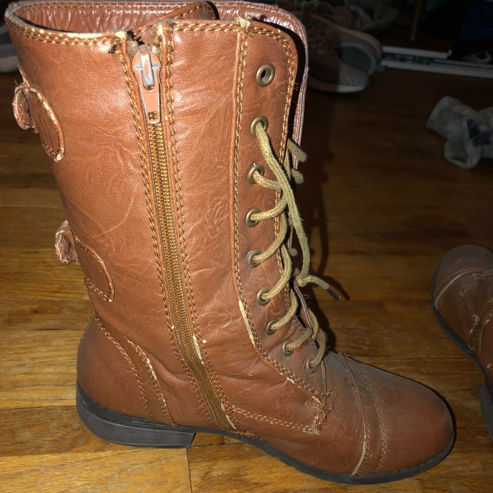 Combat boots